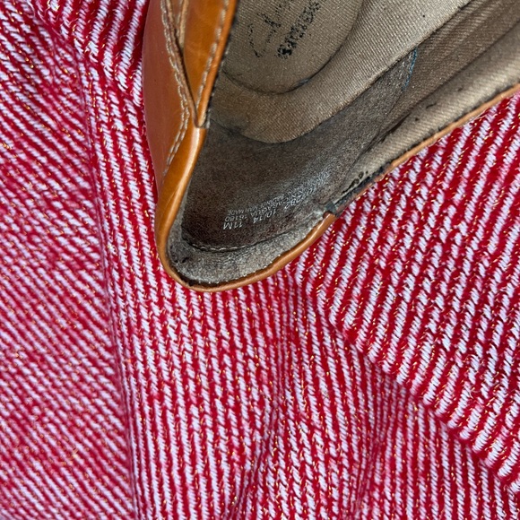 Clarks Women's Tan Leather Loafers w criss cross cutouts - Picture 7 of 8